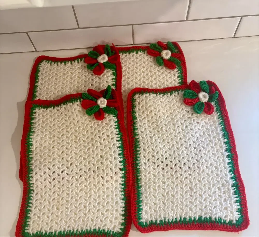 Set of 4 Vintage Kitschy Christmas Crochet Placemats